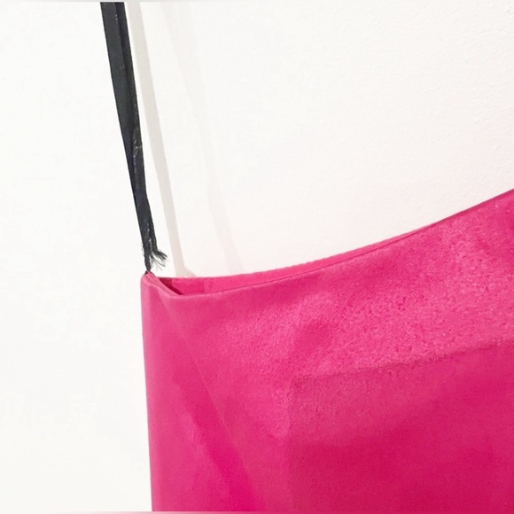 NWT MAC DUGGAL One Shoulder Statement Hot Pink & Black Bow Girly
Gown size 4 - Picture 6 of 7